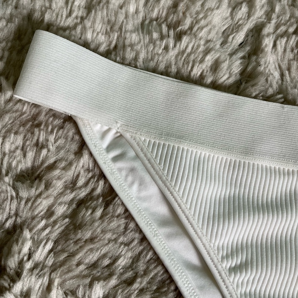 🆕 Frankie’s Bikinis Drew White Ribbed Swim Bottoms - Picture 7 of 10